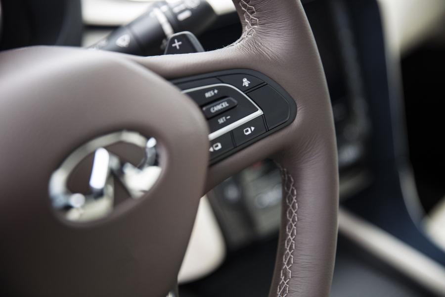 Детали интерьера Infiniti QX50 2.0t AWD 2018 года  (NA) (фото 15 из 76)